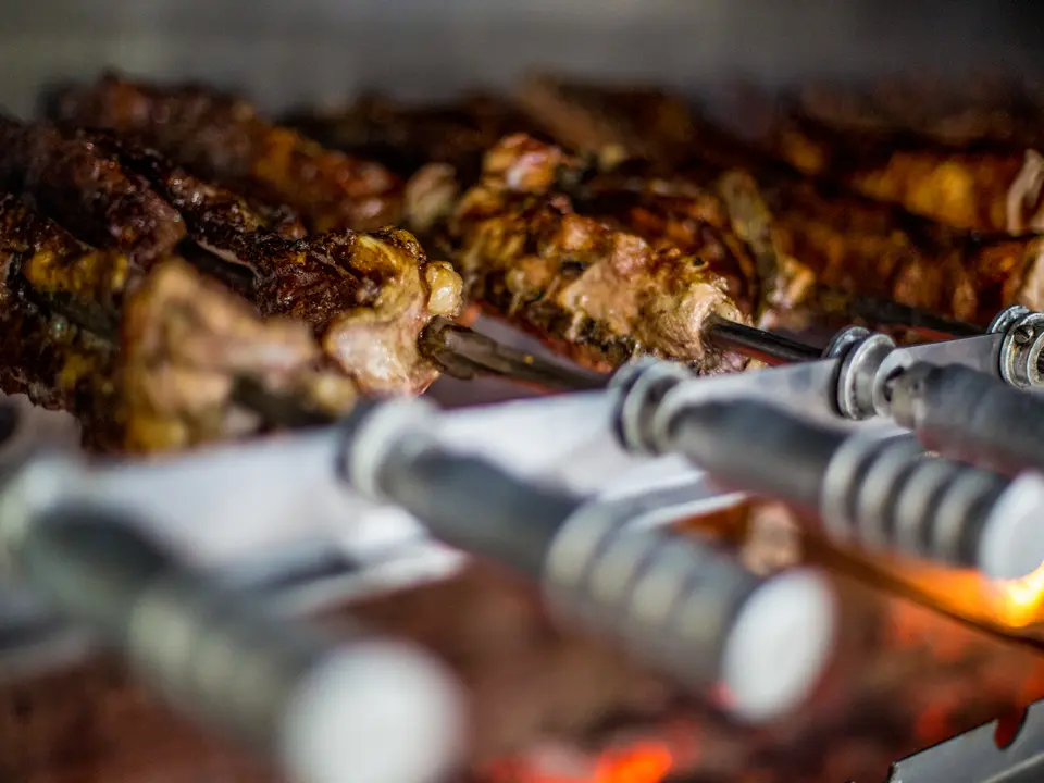 Preparação de carnes para evento corporativo